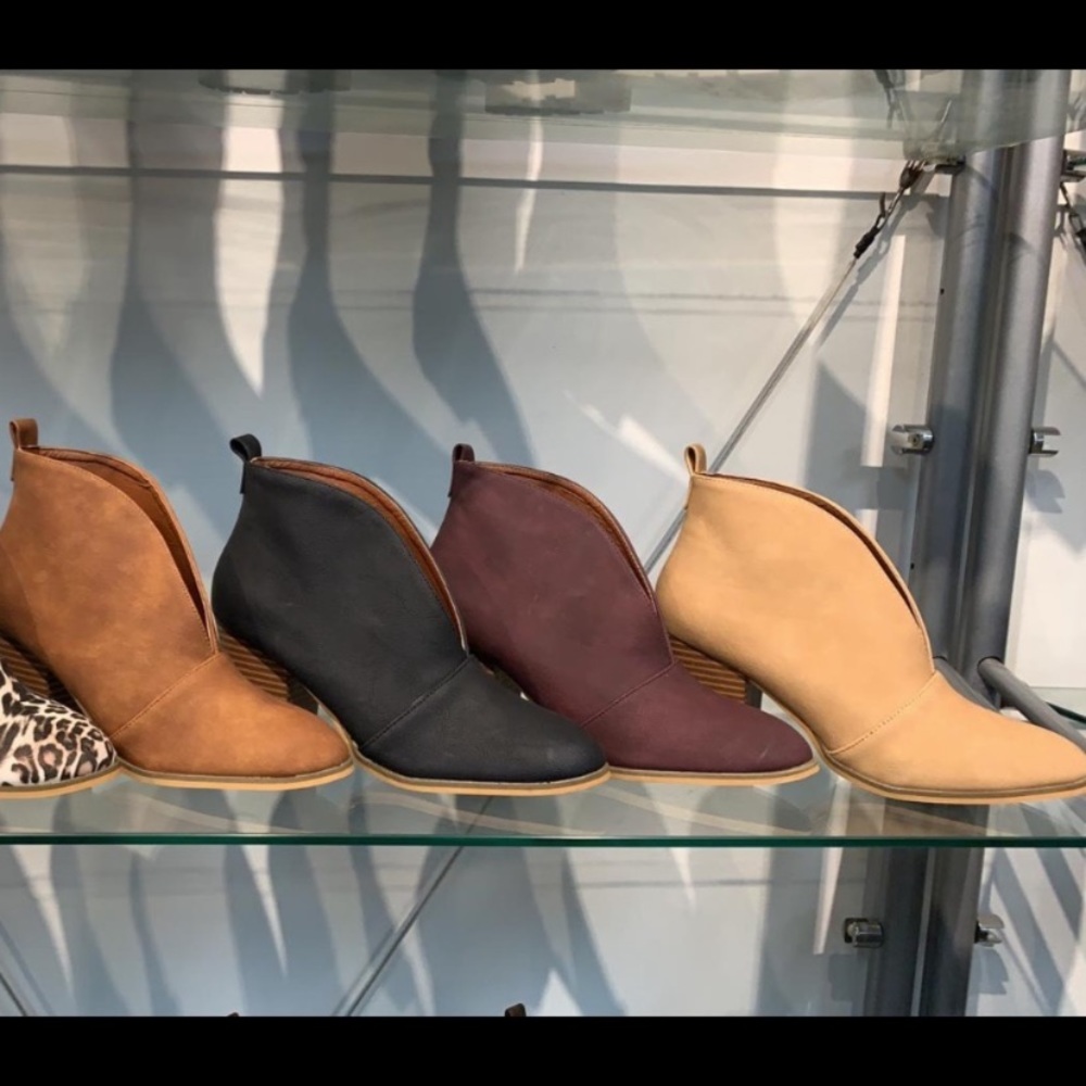 Wheat V cut block heel - Picture 5 of 5